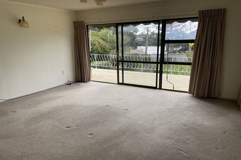 Photo of property in 2/918 Beach Road, Waiake, Auckland, 0630
