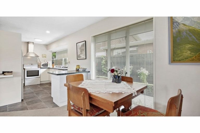 Photo of property in 356 Yaldhurst Road, Russley, Christchurch, 8042