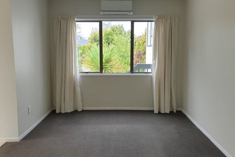 Photo of property in 14 Packham Place, Beach Haven, Auckland, 0626