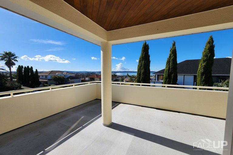 Photo of property in 20 Whiting Grove, West Harbour, Auckland, 0618