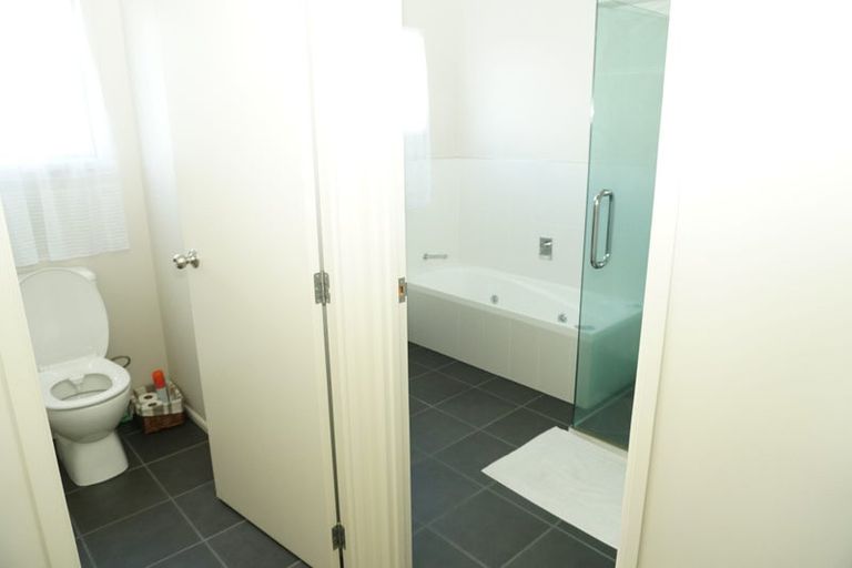 Photo of property in 24 Leburn Crescent, Flat Bush, Auckland, 2016