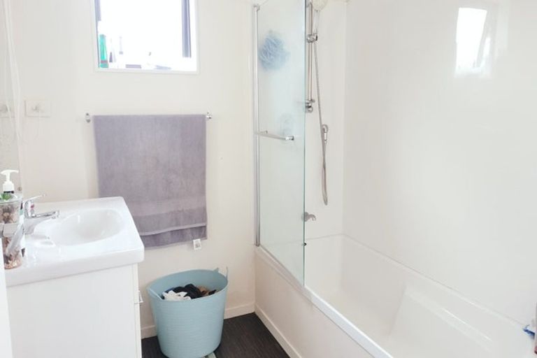 Photo of property in 18 Pyramid Place, Glen Eden, Auckland, 0602