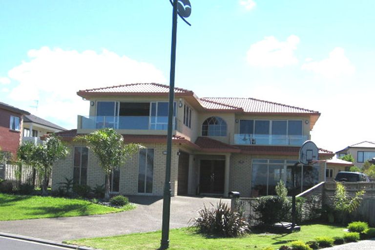 Photo of property in 21 Riverstone Road, Te Atatu Peninsula, Auckland, 0610