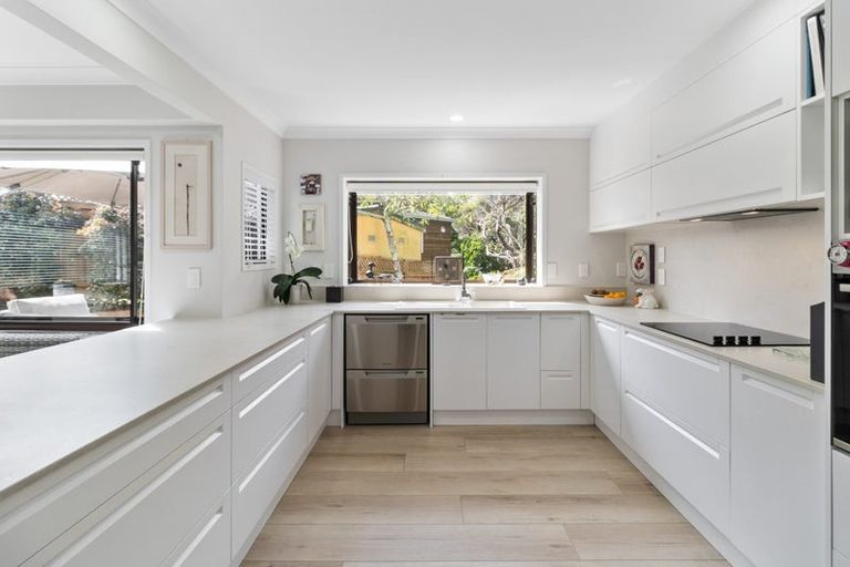 Photo of property in 33 Homewood Place, Chatswood, Auckland, 0626