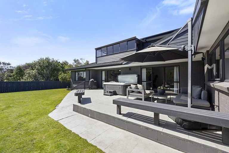 Photo of property in 40 Heta Road, Highlands Park, New Plymouth, 4312