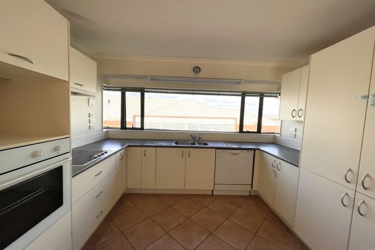 Photo of property in 31 Kath Hopper Drive, Orewa, 0931