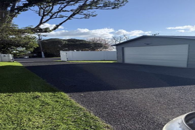 Photo of property in 35 Birkdale Road, Birkdale, Auckland, 0626