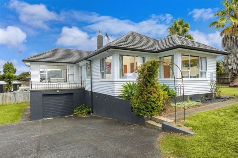 Photo of property in 77 Colwill Road, Massey, Auckland, 0614