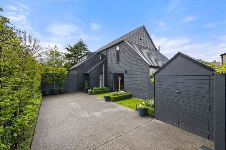 Photo of property in 2/17 Woodford Terrace, Ilam, Christchurch, 8053