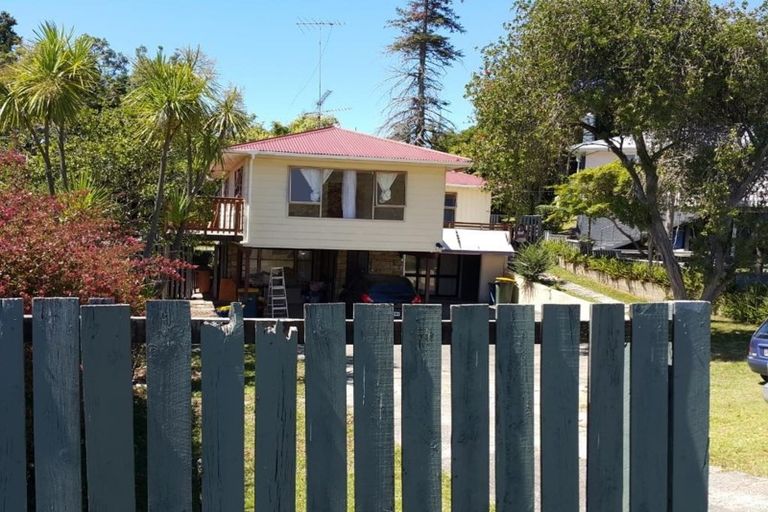 Photo of property in 15 Ellice Road, Totara Vale, Auckland, 0629