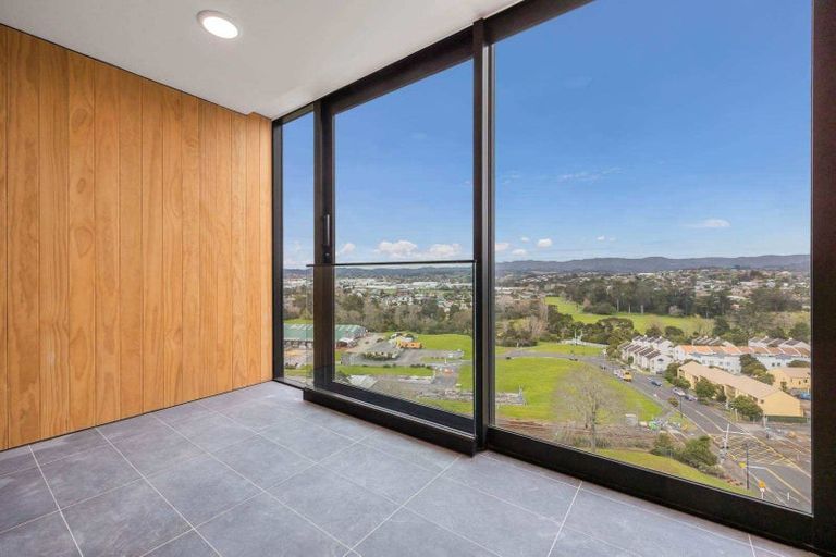 Photo of property in 1 Buscomb Avenue, Henderson, Auckland, 0610