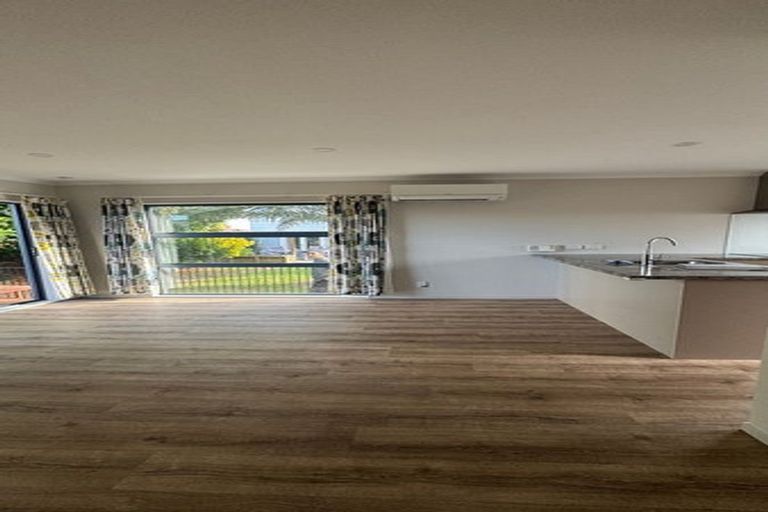 Photo of property in 22 Beihlers Road, Weymouth, Auckland, 2103