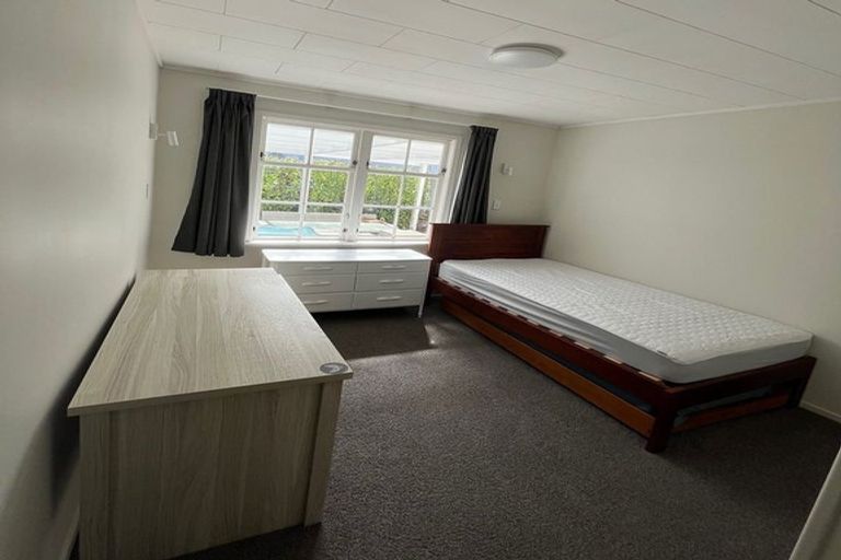 Photo of property in 51 Thurleigh Grove, Karori, Wellington, 6012