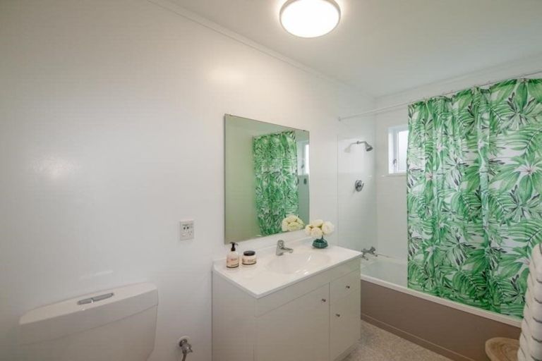 Photo of property in 103a Churton Drive, Churton Park, Wellington, 6037