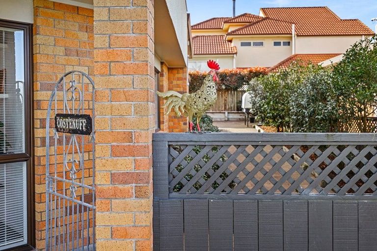 Photo of property in 2/1 Bluefin Way, West Harbour, Auckland, 0618