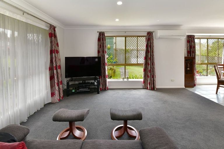 Photo of property in 31 Cabeleigh Drive, Helensville, 0800