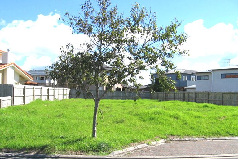 Photo of property in 16 Longbush Road, Te Atatu Peninsula, Auckland, 0610