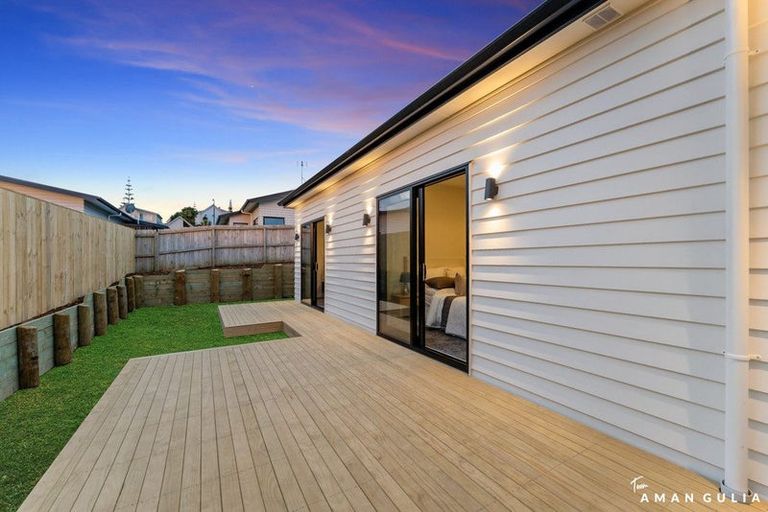 Photo of property in 6 Whakairo Crescent, Gulf Harbour, Whangaparaoa, 0930