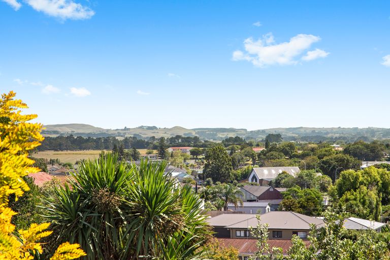 Photo of property in 31 Mellsop Avenue, Waiuku, 2123
