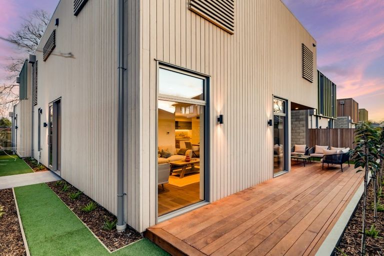 Photo of property in 4/42 Browns Road, St Albans, Christchurch, 8014