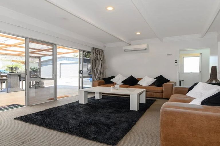 Photo of property in 24 Newington Road, Henderson, Auckland, 0612