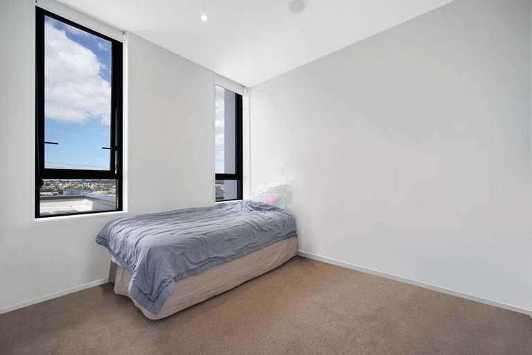 Photo of property in 1 Buscomb Avenue, Henderson, Auckland, 0610
