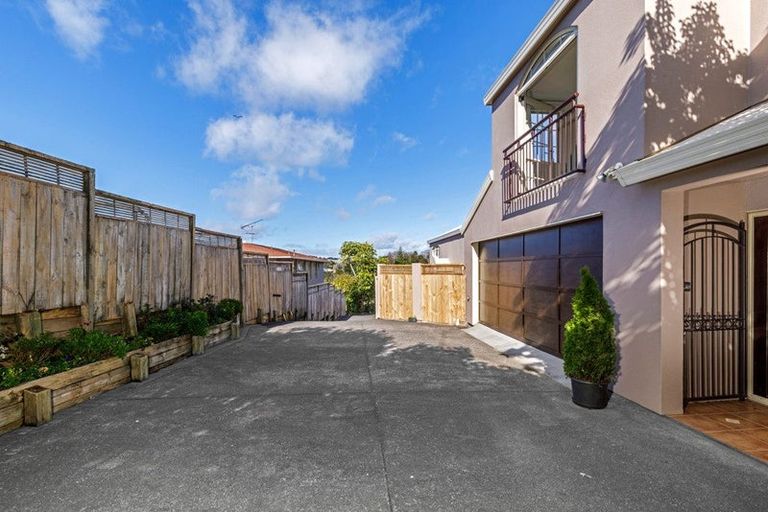 Photo of property in 3/24 Wernham Place, Northcote, Auckland, 0626
