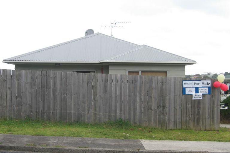 Photo of property in 12 Edgeworth Road, Glenfield, Auckland, 0629