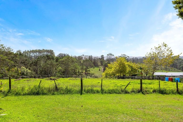 Photo of property in 154 Tawa Road, Kumeu, 0891