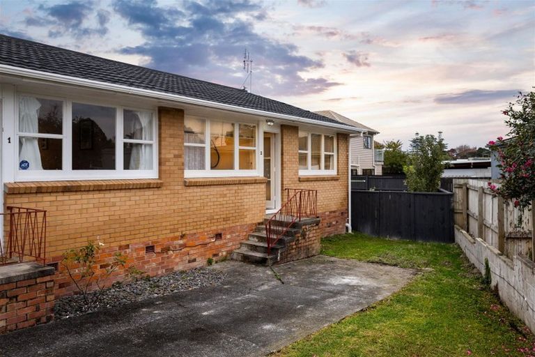 Photo of property in 2/102 Mcleod Road, Te Atatu South, Auckland, 0610