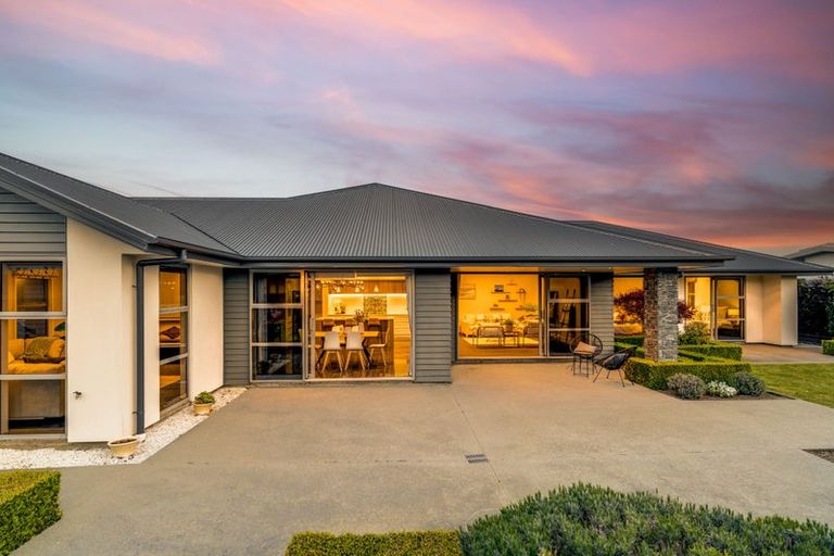 Photo of property in 14 Crown Close, Prebbleton, 7604