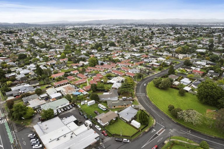 Photo of property in 2 Kirton Crescent, Manurewa, Auckland, 2102