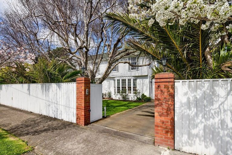 Photo of property in 2 Hautana Square, Woburn, Lower Hutt, 5010