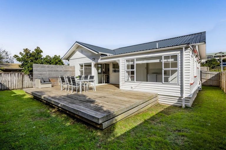 Photo of property in 2 Moana Crescent, Blagdon, New Plymouth, 4310