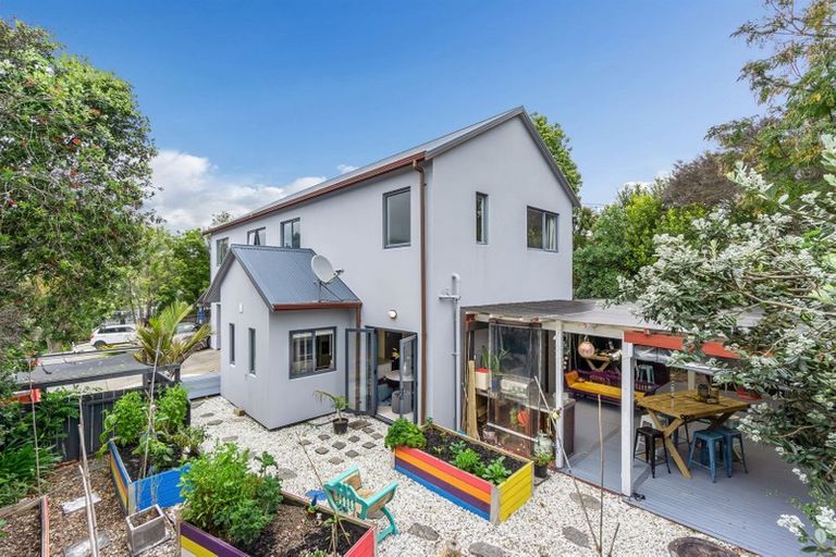 Photo of property in 6a Tallington Crescent, Torbay, Auckland, 0630