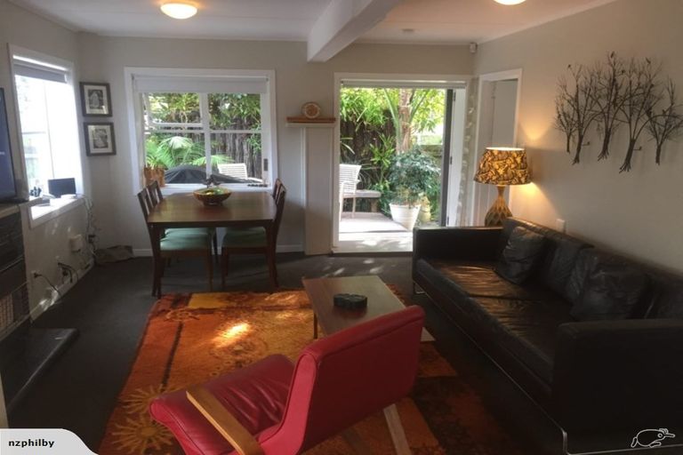 Photo of property in 1/1 Sylvan Park Avenue, Milford, Auckland, 0620