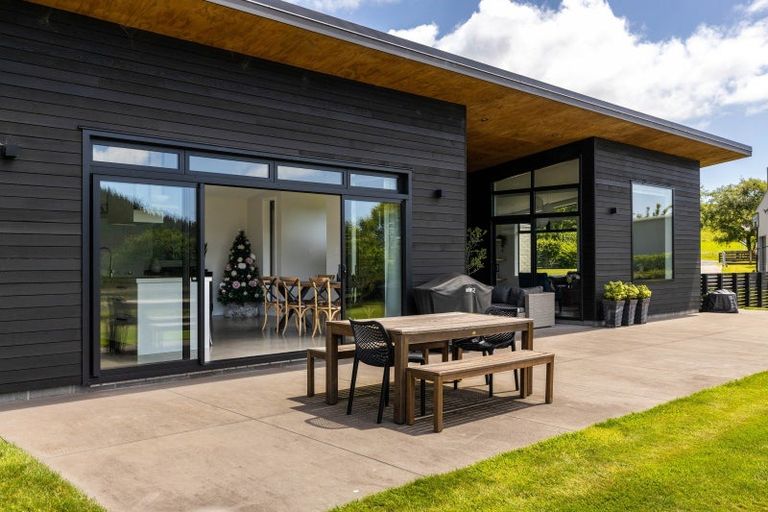 Photo of property in 13 Thomason Road, Egmont Village, New Plymouth, 4371