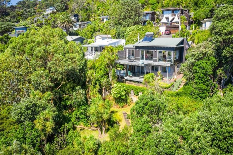 Photo of property in 52 Domain Crescent, Muriwai, Waimauku, 0881