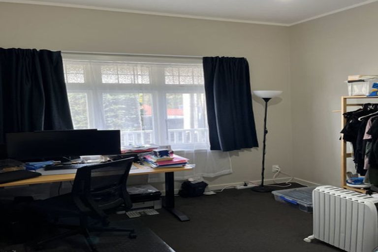 Photo of property in 28 Patanga Crescent, Thorndon, Wellington, 6011