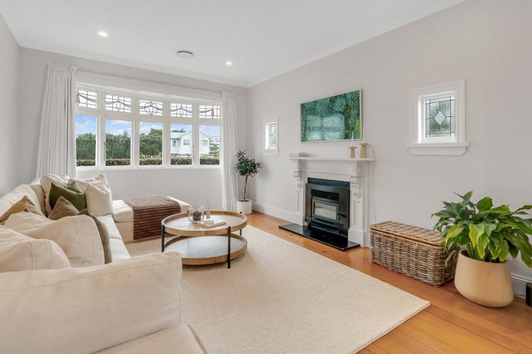 Photo of property in 17 Griggs Road, Whitford, Howick, 2571