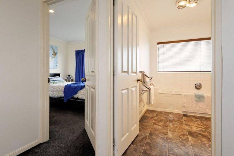 Photo of property in 157c Colwill Road, Massey, Auckland, 0614