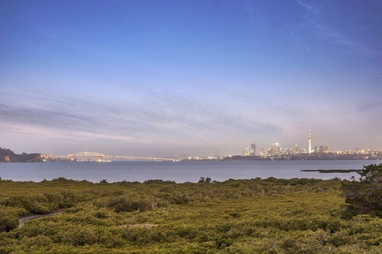 Photo of property in 44 Rewarewa Road, Te Atatu Peninsula, Auckland, 0610