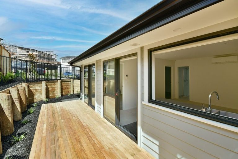 Photo of property in 31 Maraeariki Avenue, Orewa, 0931