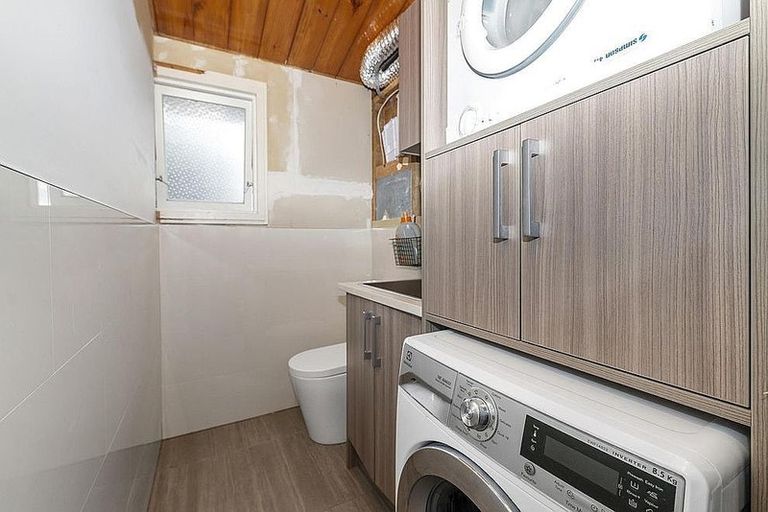 Photo of property in 55 Rimutaka Place, Titirangi, Auckland, 0604