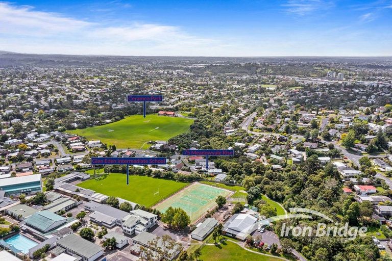 Photo of property in 75 Meadowvale Rise, Titirangi, Auckland, 0604