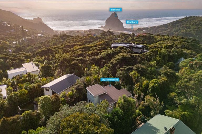 Photo of property in 132 Seaview Road, Piha, New Lynn, 0772