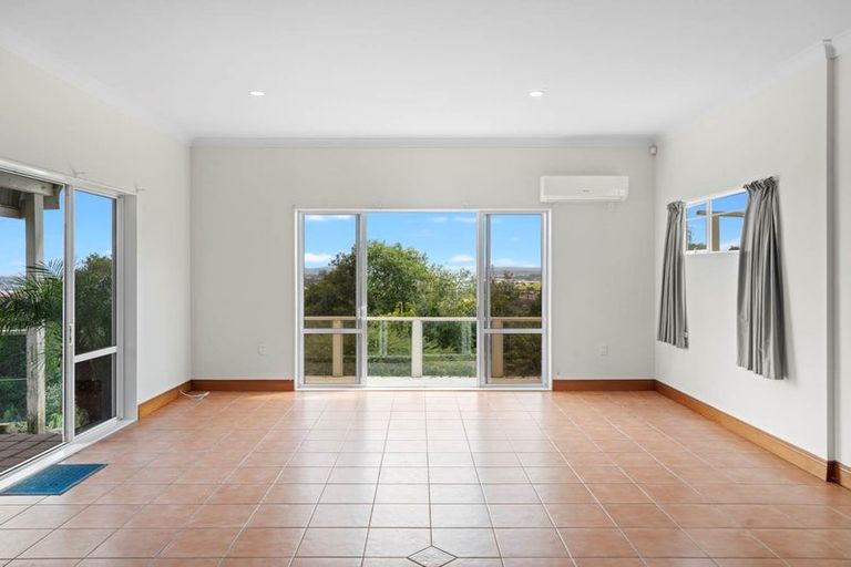 Photo of property in 114 Point View Drive, East Tamaki Heights, Auckland, 2016