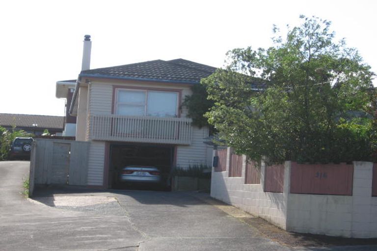 Photo of property in 1/316 Beach Road, Campbells Bay, Auckland, 0630