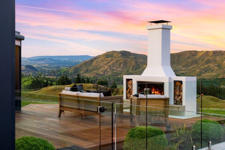 Photo of property in 92 Eskridge Drive, Eskdale, Napier, 4182