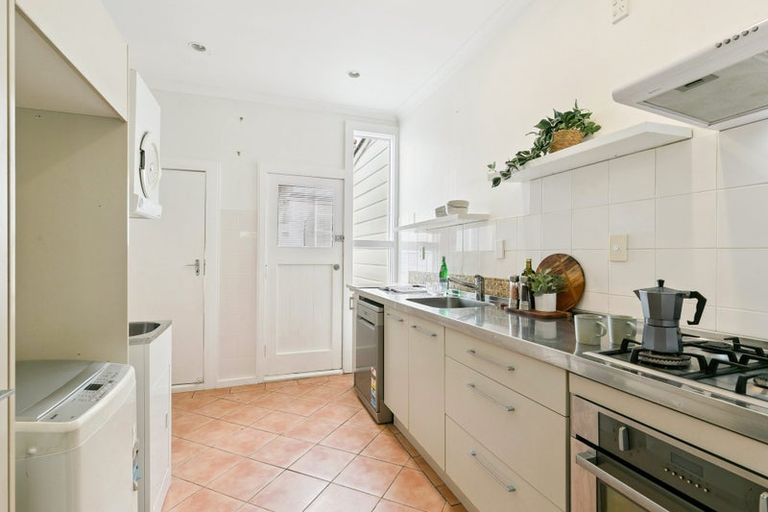 Photo of property in 51 Scarborough Terrace, Mount Victoria, Wellington, 6011